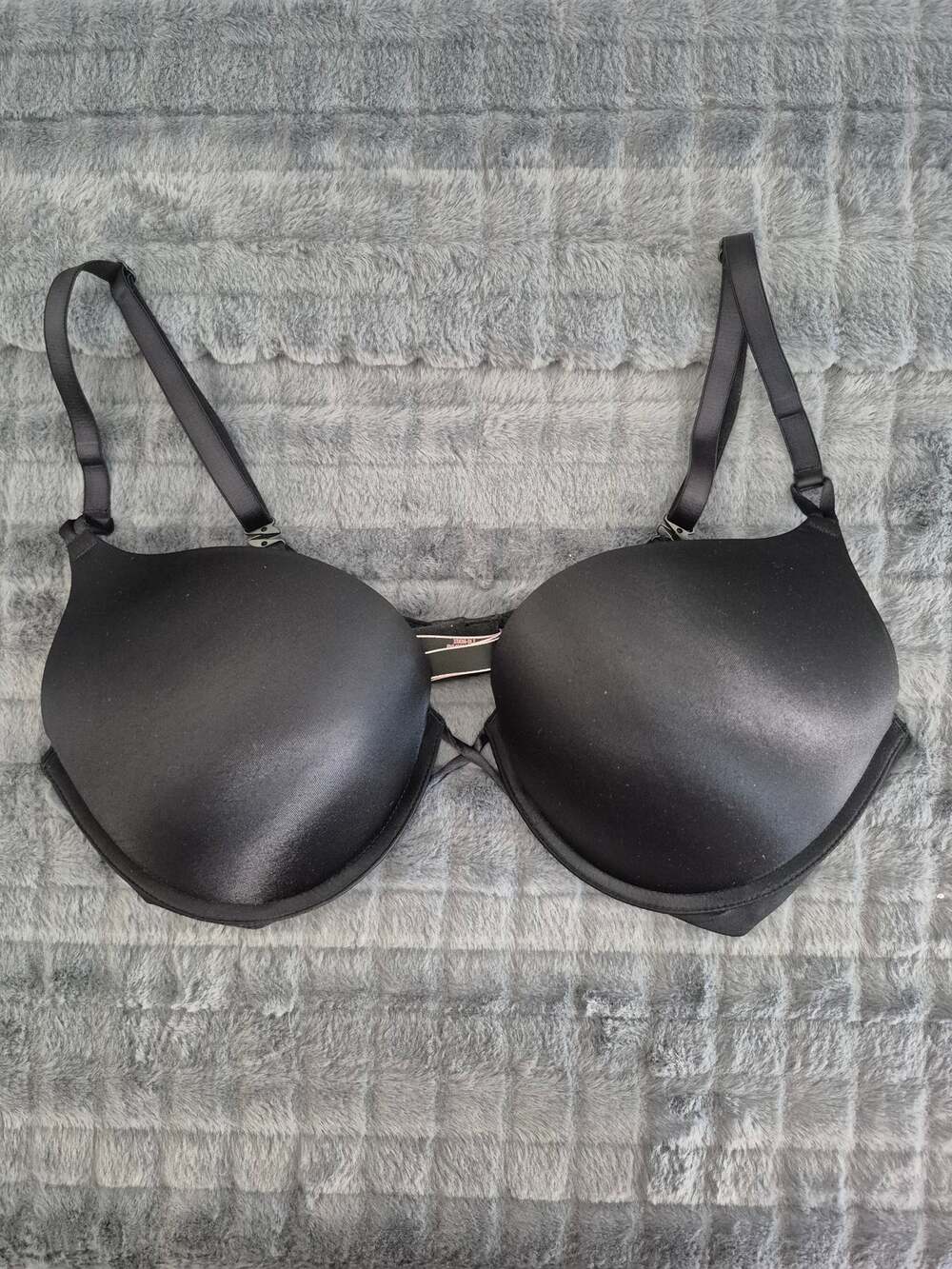 Victoria's Secret Bombshell Plunge Bra 38C Black Push Up Underwire